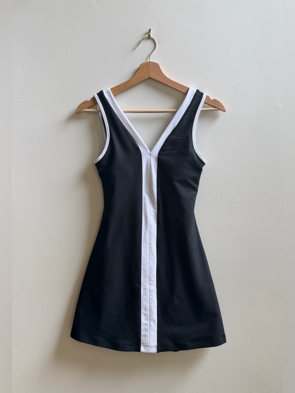 Active by Abercrombie YPB sculptLUX V-Neck Mini Dress XS Black White